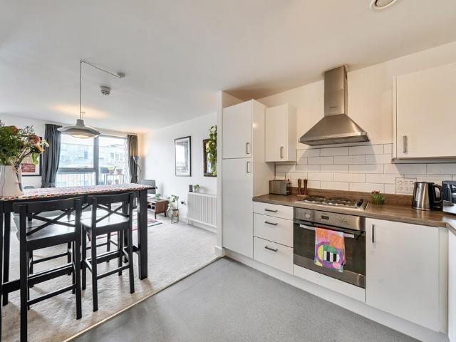 Flat for sale in Camberwell, Greater London
