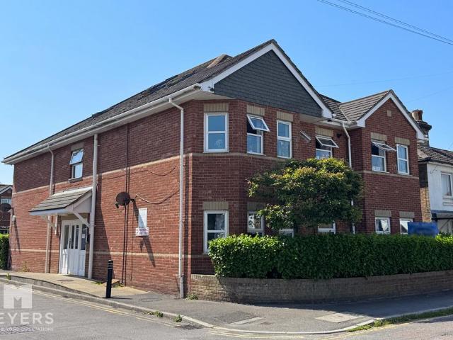 Flat for sale in Boscombe, Bournemouth