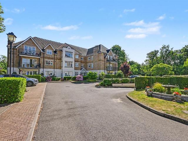 Flat for sale in Greater London
