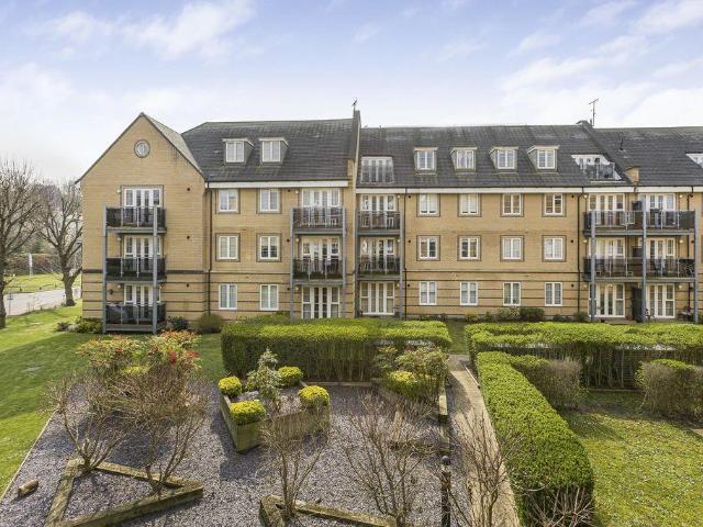 Flat for sale in Hertford, Colliers End
