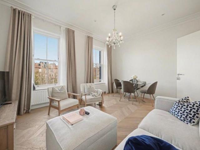 Flat for sale in South Hampstead, Greater London
