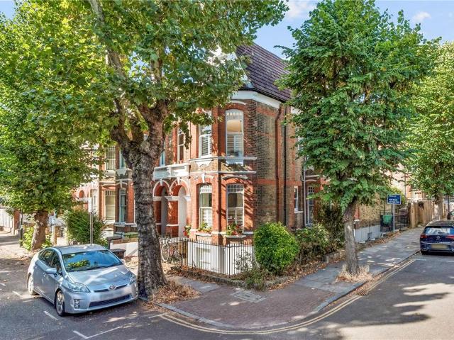 Flat for sale in Highbury, Greater London