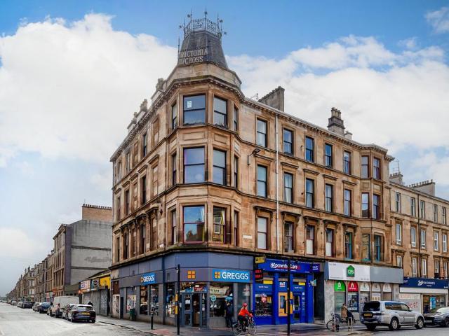 Flat for sale in Crosshill, Scotland