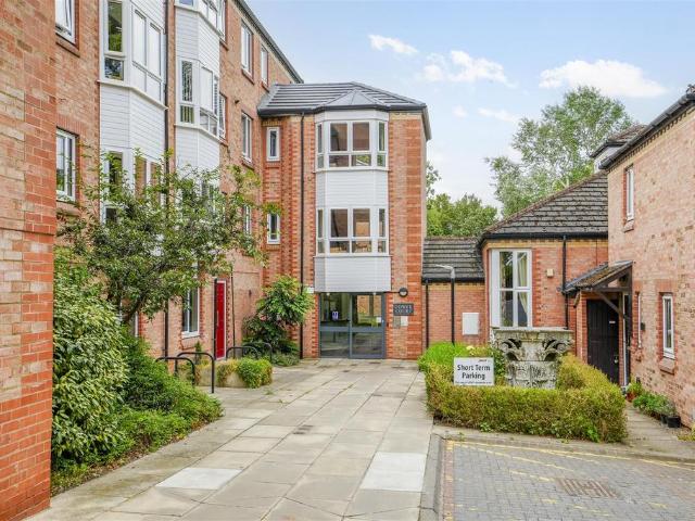 Flat for sale in Foss Islands, High Field