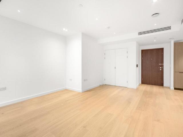 Flat for sale in Finsbury, Greater London