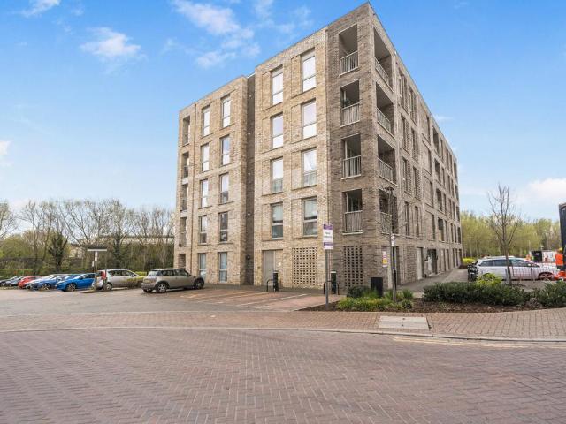 Flat for sale in Littlemore Park, The Slade