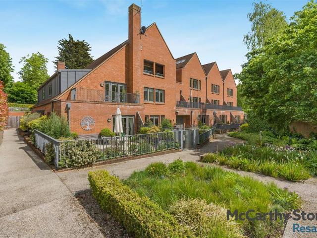 Flat for sale in Wendover, Buckinghamshire