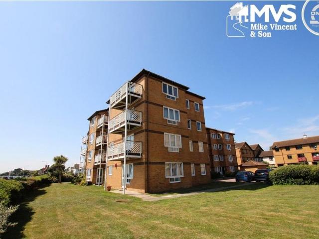 Flat for sale in Holland-on-Sea, Dale Hill