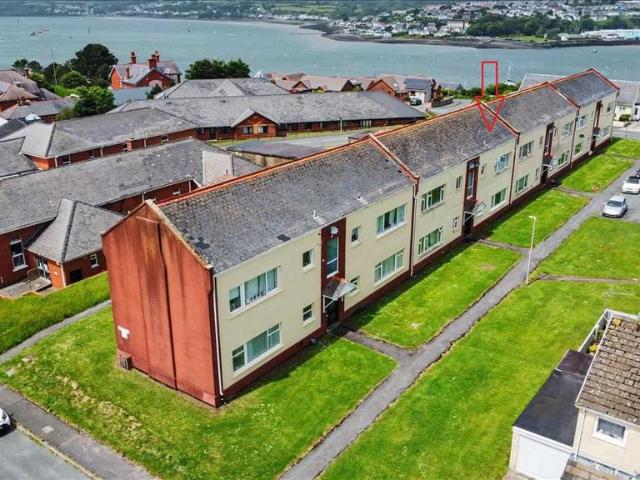 Flat for sale in Pembroke Dock, Wales