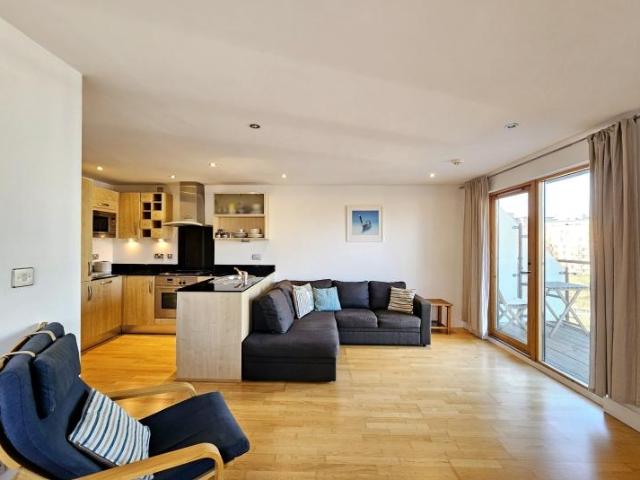 Flat for sale in Richmond Hill, West Yorkshire