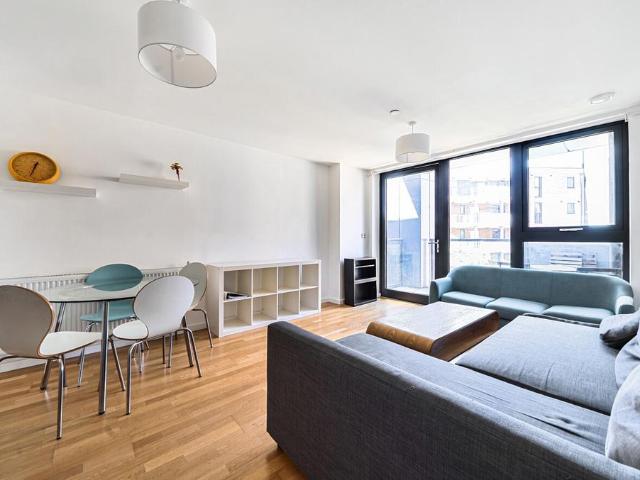 Flat for sale in London Borough of Lewisham, Deptford