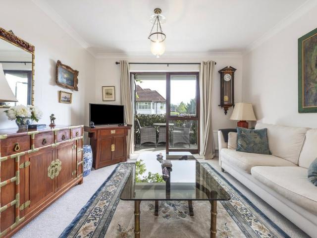 Flat for sale in Golders Green, Greater London