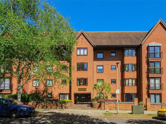 Flat for sale in Castle, Bedford