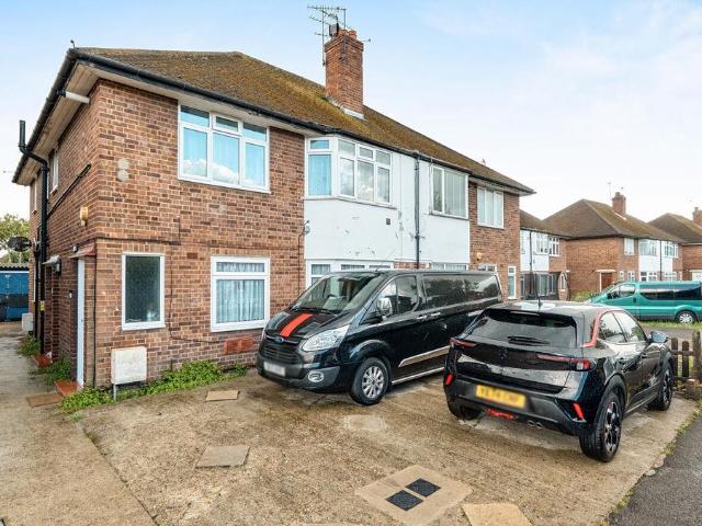 Flat for sale in London Borough of Hounslow, Greater London