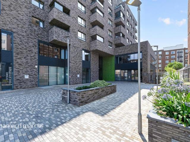 Flat for sale in Putney, Greater London