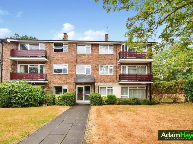 Flat for sale in Finchley, Greater London