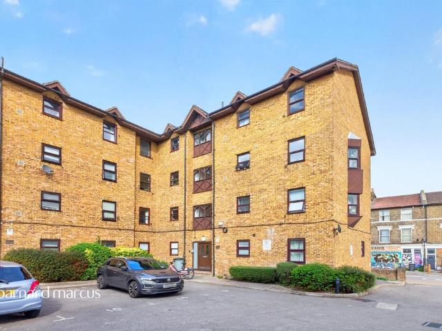 Flat for sale in London Borough of Lewisham, Brockley