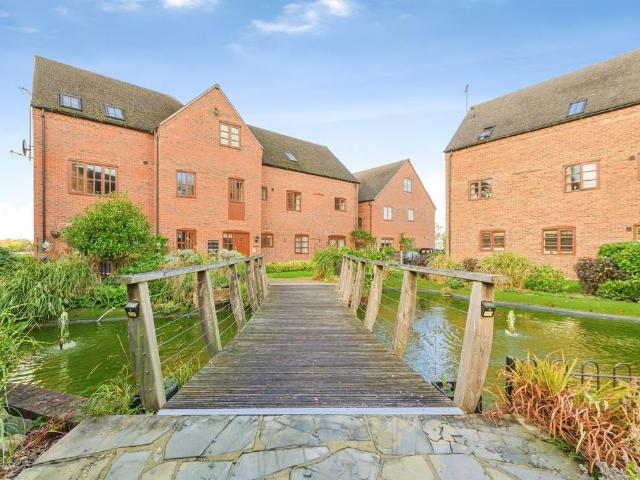Flat for sale in Kingsbury, North Warwickshire