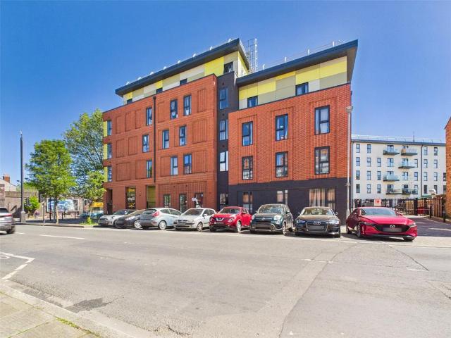 Flat for sale in Gloucester, Gloucestershire
