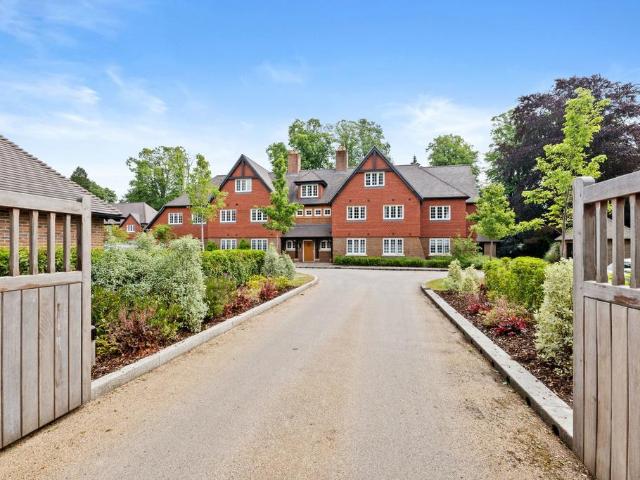 Flat for sale in Walton On The Hill, Red Hill