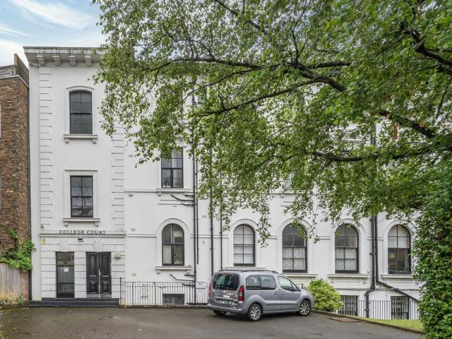Flat for sale in South Hampstead, Greater London