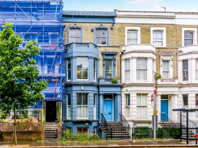 Flat for sale in North Kensington, Greater London
