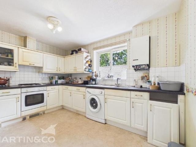 Flat for sale in Hawkenbury, Sandown Park