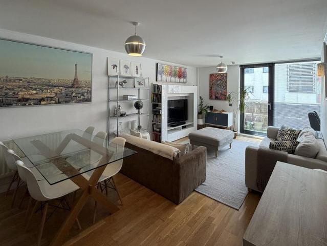 Flat for sale in North Kensington, Greater London