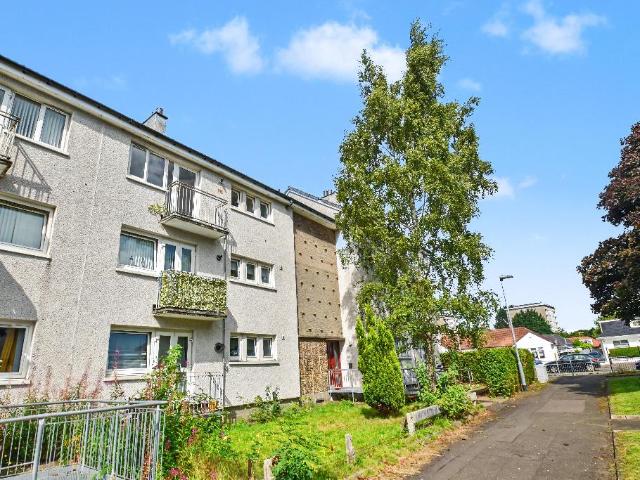 Flat for sale in Crookston, Scotland