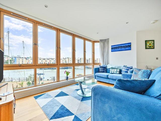 Flat for sale in Spike Island, Feckenham