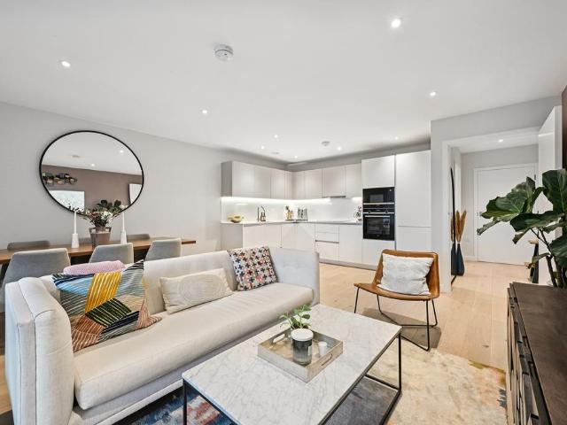 Flat for sale in West Ealing, Greater London