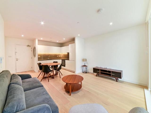 Flat for sale in Silvertown, Greater London