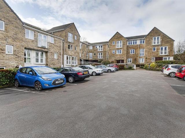 Flat for sale in Lindley, West Yorkshire