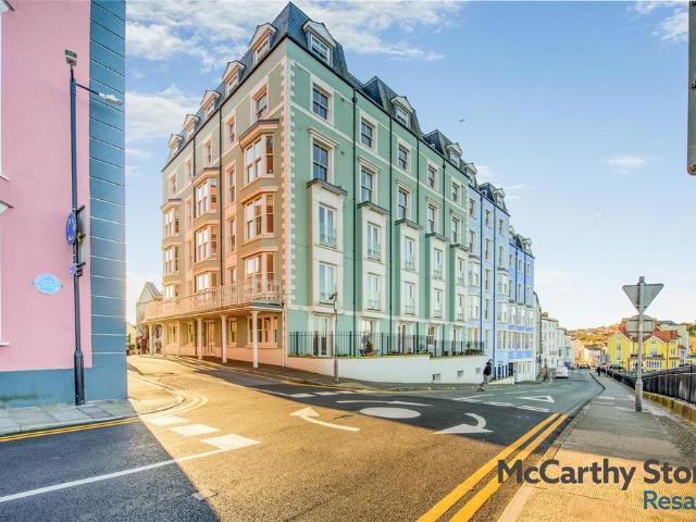 Flat for sale in Tenby, Wales