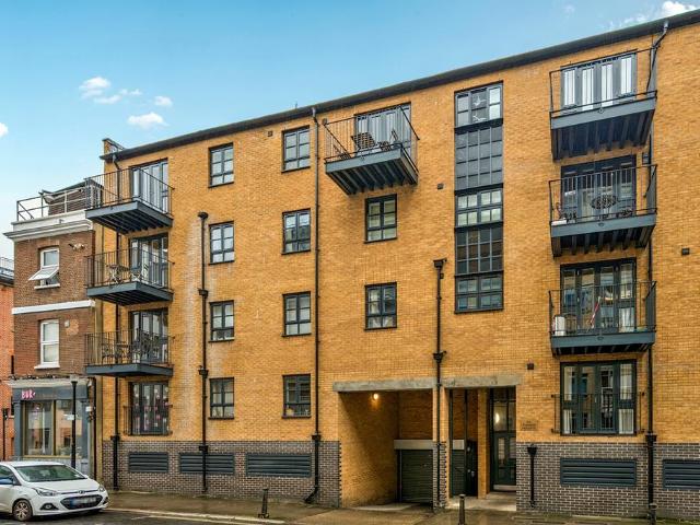 Flat for sale in Bermondsey, Greater London