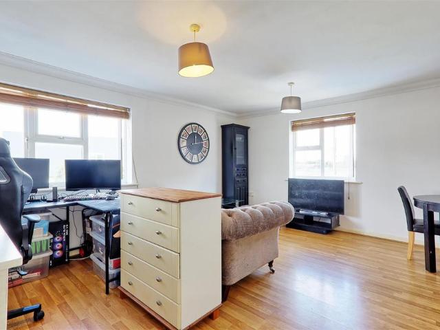 Flat for sale in Wickford