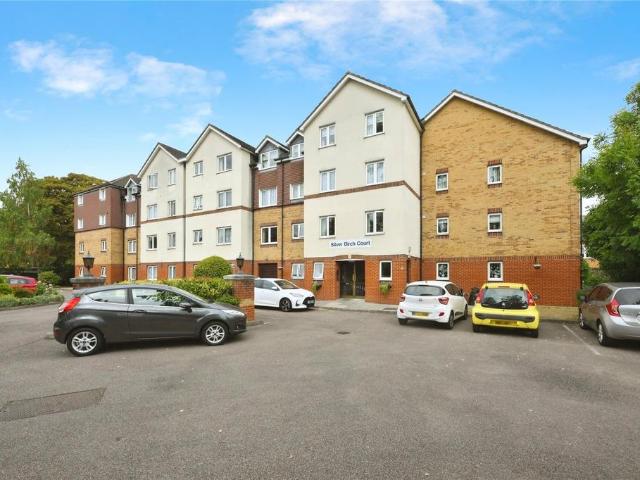 Flat for sale in Broxbourne, Hertfordshire