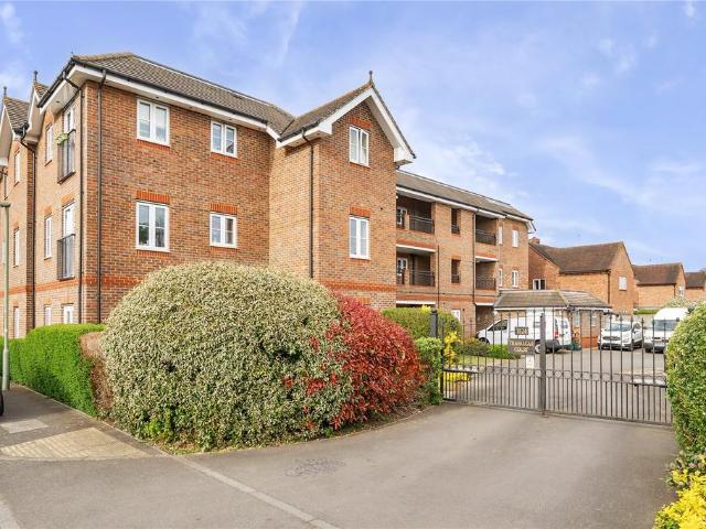 Flat for sale in Blackhills, Surrey