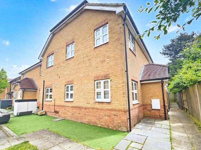 Flat for sale in Lee-on-the-Solent, Middlecroft