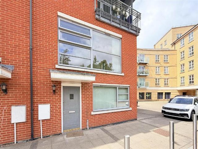 Flat for sale in Fordham Heath, Essex