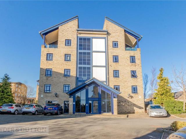 Flat for sale in Lindley, West Yorkshire