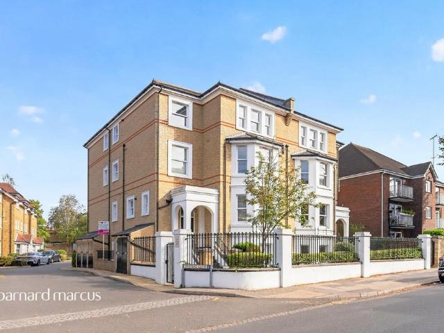 Flat for sale in Royal Borough of Kingston upon Thames, Greater London