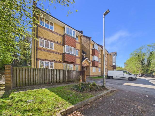 Flat for sale in Reading