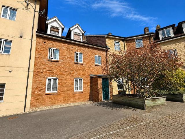 Flat for sale in Wincanton, Somerset