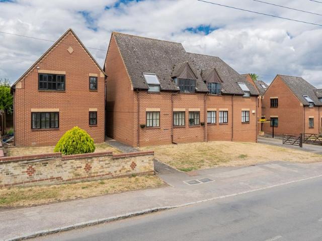 Flat for sale in Drayton Parslow