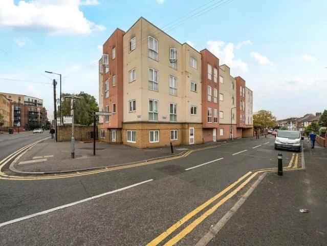 Flat for sale in Slough