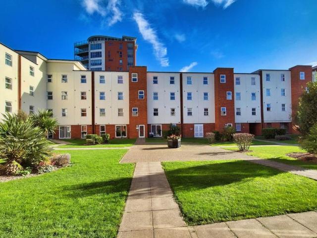 Flat for sale in Maidenhall, Key Street