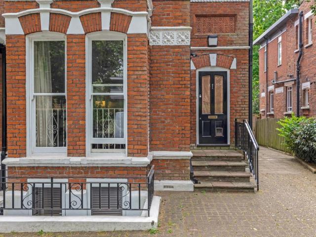 Flat for sale in Shepherd's Hill, Crouch End