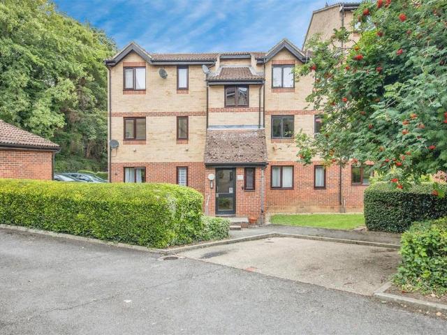 Flat for sale in Sudbury, Chelmondiston