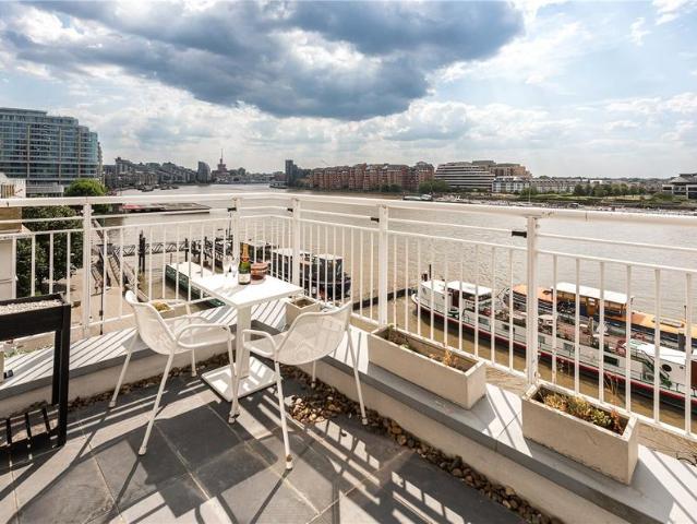 Flat for sale in Battersea, Greater London